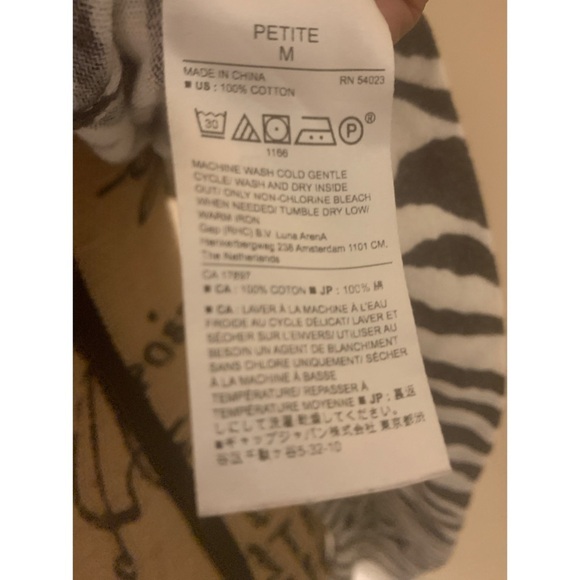 Banana Republic Factory Print Sweater Size Medium - Picture 4 of 6